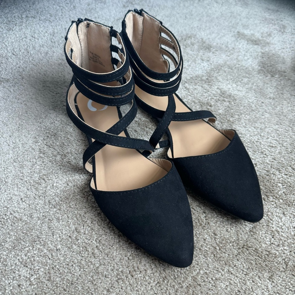 Journee Collection Black Strappy Zipper Flat Dress Shoes Size 8 NEVER WORN
